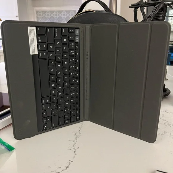 iPad Air silver barely used and in excellent condition. A few minor scuffs.